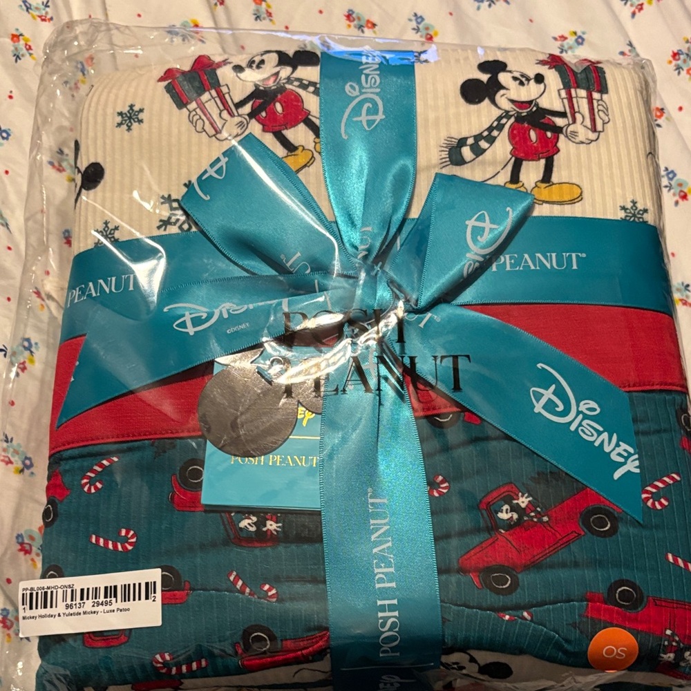 NWT Posh Peanut Disney Mickey Mouse XMAS Blanket